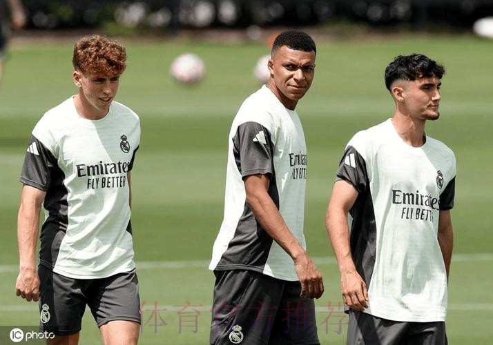 记者:皇马训练时间提前 姆巴佩参加合练 记者:皇马训练时间提前 姆巴佩参加合练